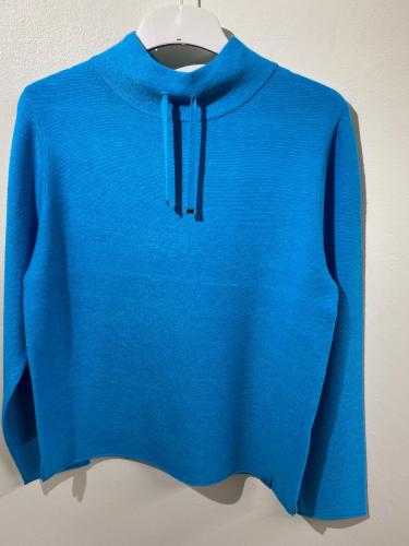 Pull bleu